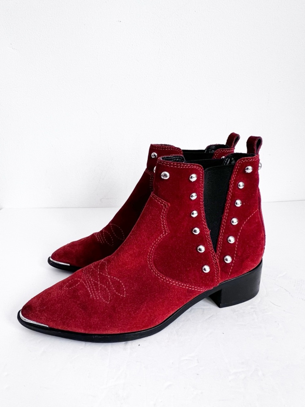 SZ 5.5 Women’s Rust Red Suede Leather Studded Tipped Ankle Chelsea Booties